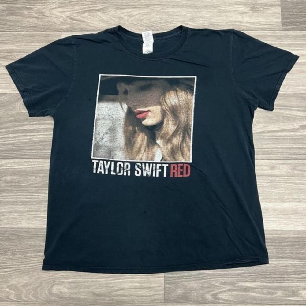 Taylor Swift Band Tee Adult L F Black Fade Distressed Red Concert Tour‎ 2013
